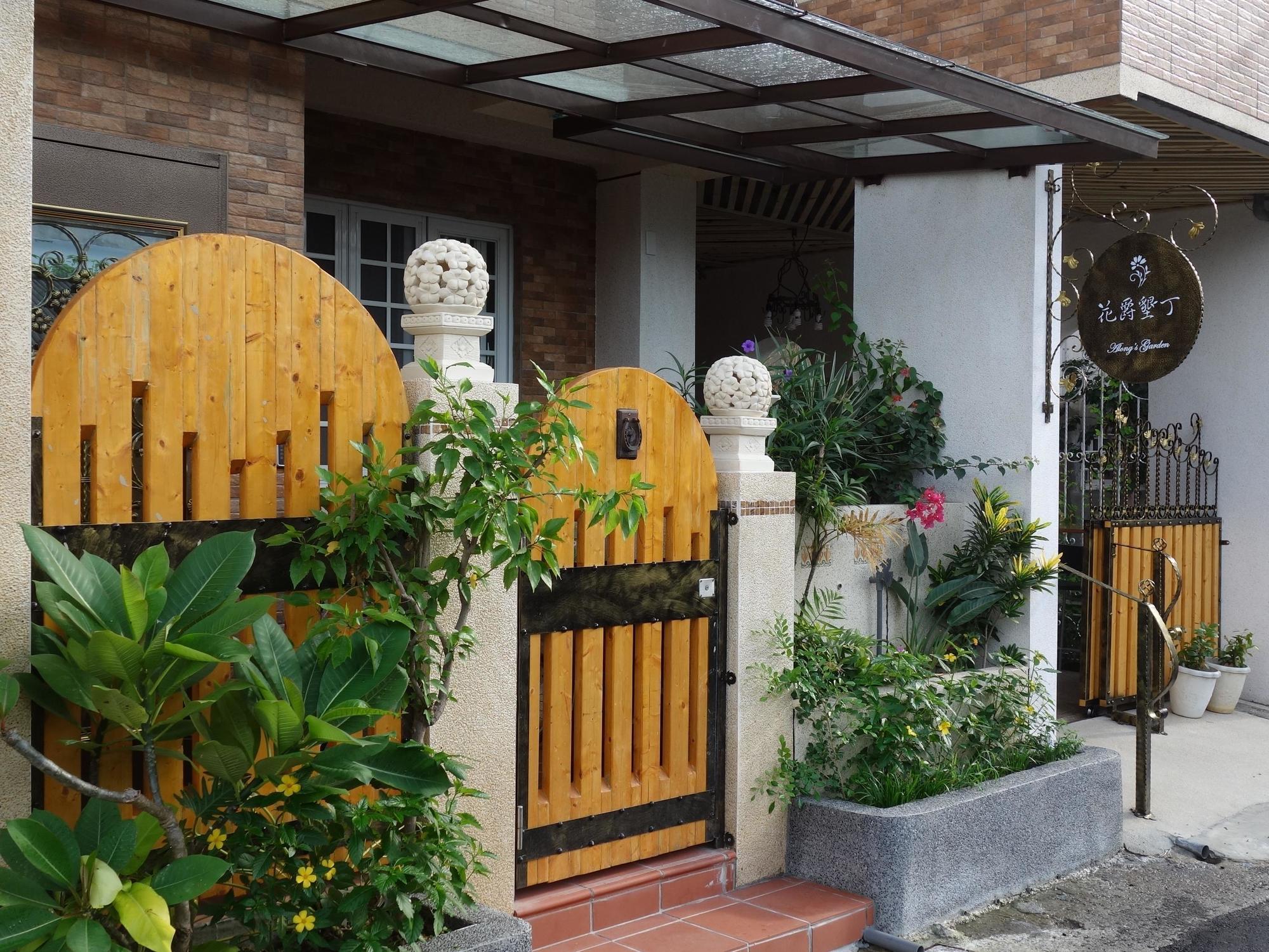 Alongs Garden Bed and Breakfast Heng-ch'un Exterior foto