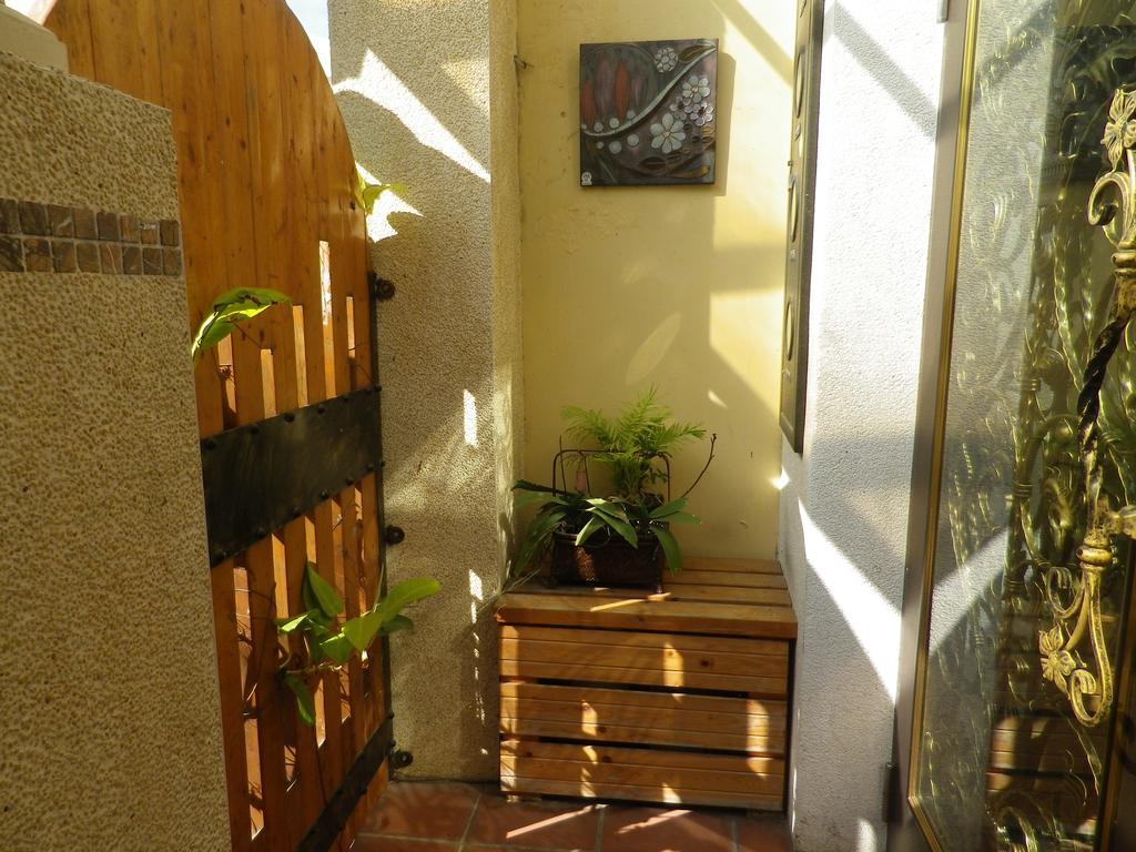 Alongs Garden Bed and Breakfast Heng-ch'un Exterior foto