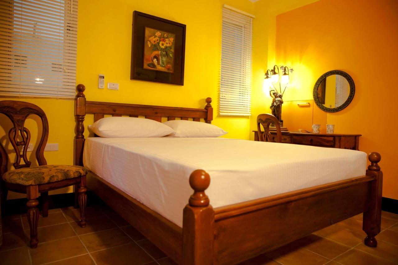 Alongs Garden Bed and Breakfast Heng-ch'un Exterior foto
