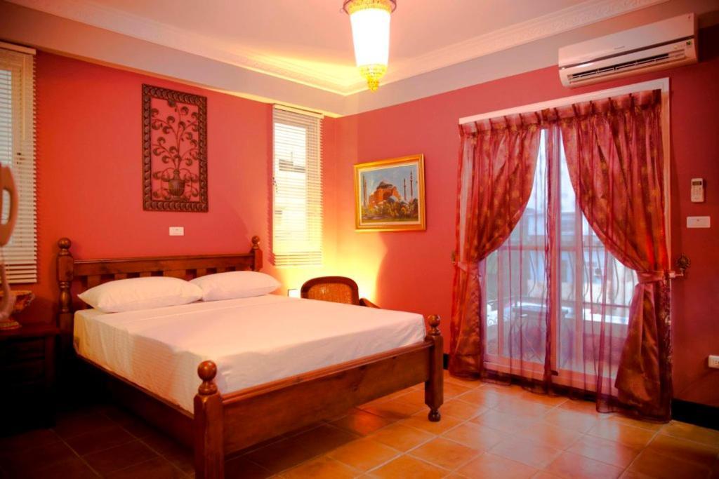 Alongs Garden Bed and Breakfast Heng-ch'un Exterior foto